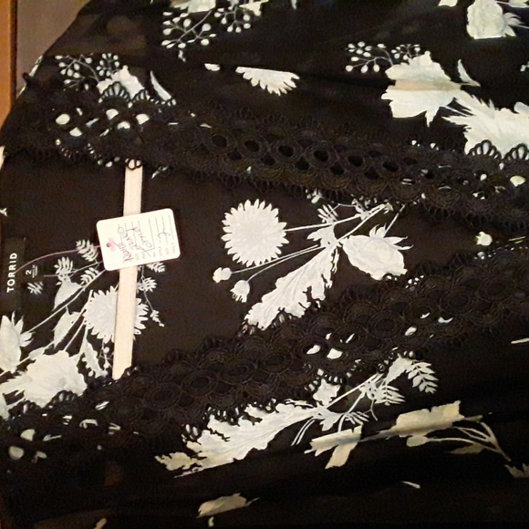 Torrid 2 Truly Gorgeous Black Floral And Lace Sexy Beautiful Long Sleeve Robe - Picture 8 of 16